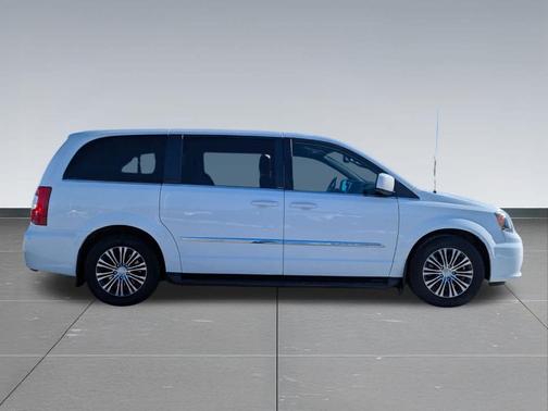 2014 Chrysler Town & Country S