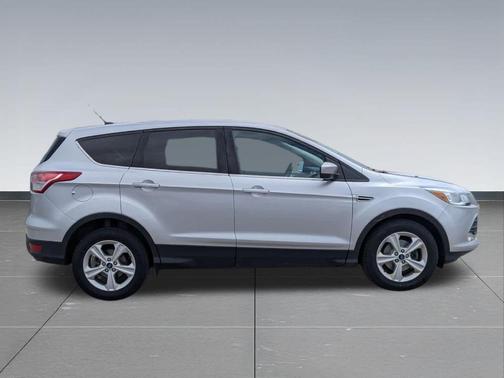 Ingot Silver Metallic 2014 Ford Escape SE