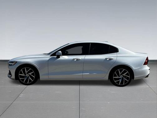 2019 Volvo S60 T6 Momentum