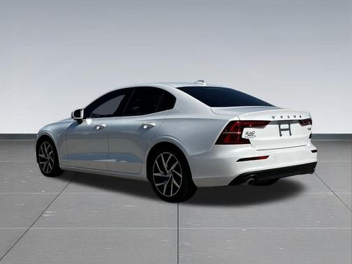 2019 Volvo S60 T6 Momentum