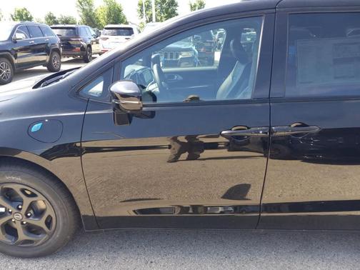 2025 Chrysler Pacifica Hybrid Select