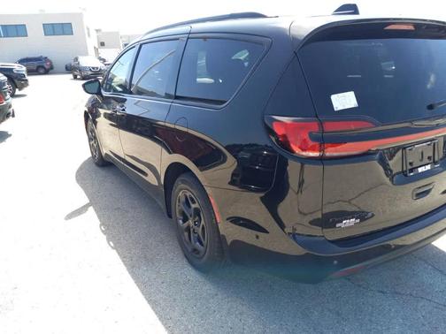 2025 Chrysler Pacifica Hybrid Select