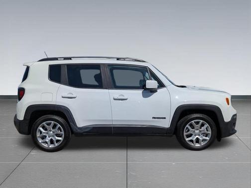 Alpine White 2017 Jeep Renegade Latitude