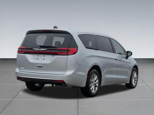2023 Chrysler Pacifica Touring-L
