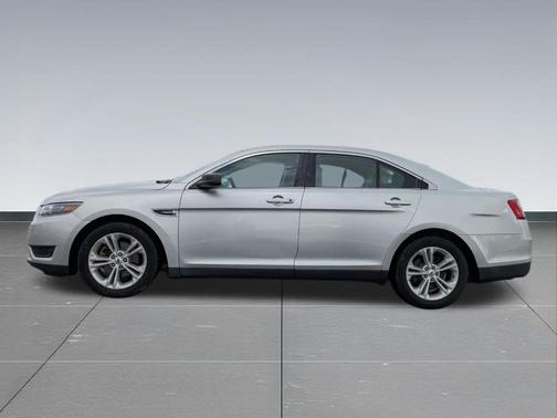 2017 Ford Taurus SE