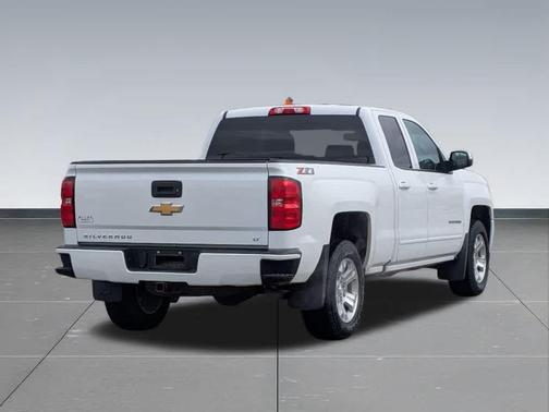 Summit White 2018 Chevrolet Silverado 1500 LT