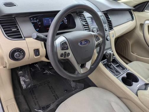 Ingot Silver Metallic 2017 Ford Taurus SE