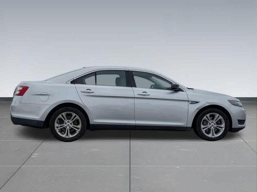 Ingot Silver Metallic 2017 Ford Taurus SE