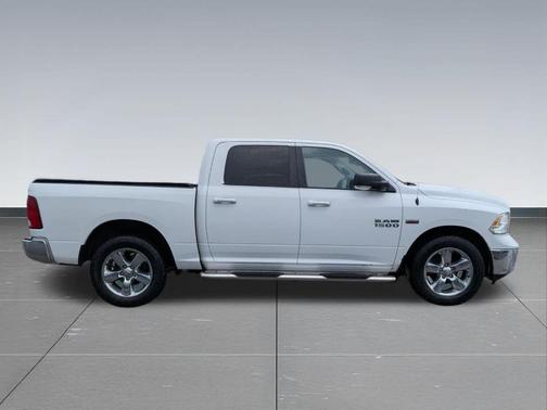 Bright White Clearcoat 2017 RAM 1500 Big Horn
