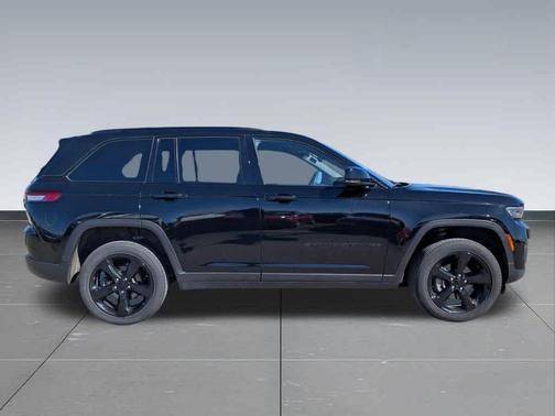 Diamond Black 2023 Jeep Grand Cherokee Altitude