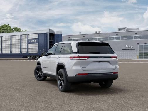 Bright White Clearcoat 2025 Jeep Grand Cherokee Laredo
