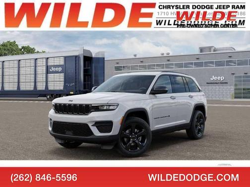 Bright White Clearcoat 2025 Jeep Grand Cherokee Laredo