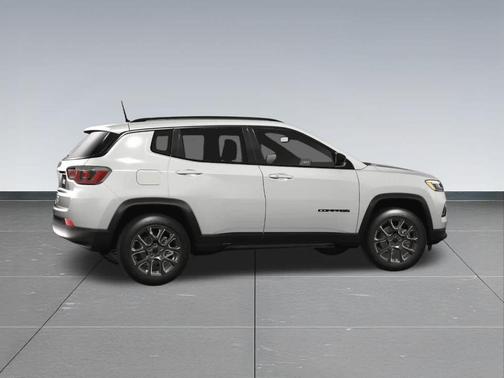 Bright White Clearcoat 2025 Jeep Compass Latitude