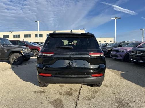 2025 Jeep Grand Cherokee Laredo