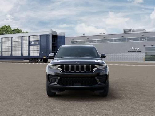 Diamond Black 2025 Jeep Grand Cherokee Laredo X