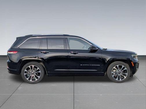 Diamond Black 2023 Jeep Grand Cherokee Overland