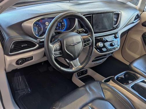 2021 Chrysler Pacifica Touring-L