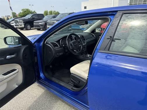 2018 Chrysler 300 Touring