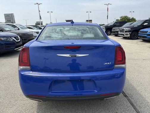 2018 Chrysler 300 Touring