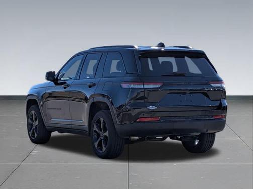 Diamond Black 2023 Jeep Grand Cherokee Altitude