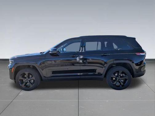 Diamond Black 2023 Jeep Grand Cherokee Altitude