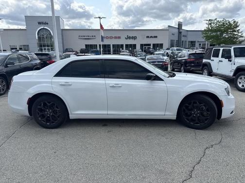 2022 Chrysler 300 Touring