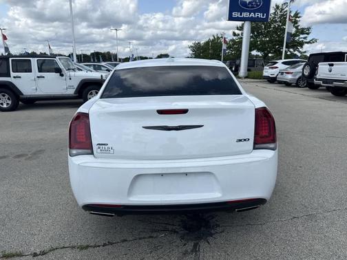 2022 Chrysler 300 Touring