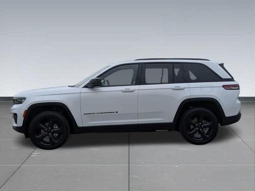Bright White Clearcoat 2023 Jeep Grand Cherokee Altitude