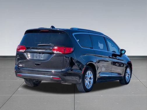 2020 Chrysler Pacifica Touring-L