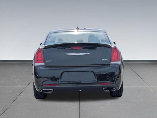 2018 Chrysler 300 S