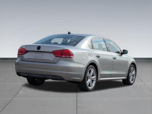 2014 Volkswagen Passat Auto SE w/Sunroof