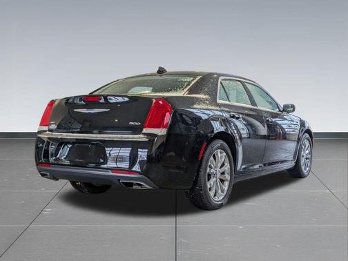 2017 Chrysler 300 Limited