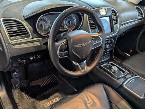 2017 Chrysler 300 Limited