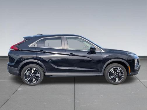 Labrador Black Pearl 2024 Mitsubishi Eclipse Cross SE