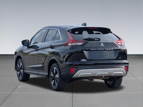 Labrador Black Pearl 2024 Mitsubishi Eclipse Cross SE