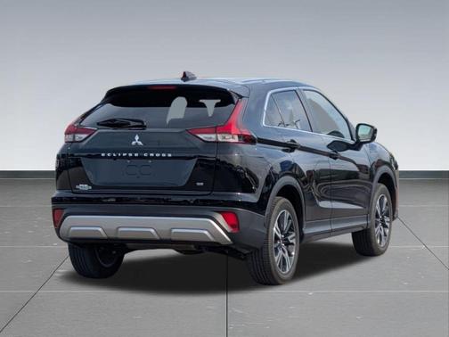 Labrador Black Pearl 2024 Mitsubishi Eclipse Cross SE