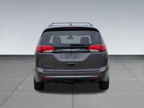 Granite Crystal Clearcoat Metallic 2018 Chrysler Pacifica Touring Plus