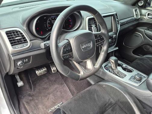 Ivory 2017 Jeep Grand Cherokee SRT