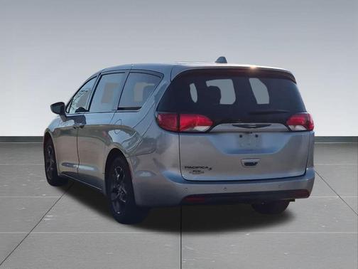 Billet Silver Metallic Clearcoat 2019 Chrysler Pacifica Touring Plus