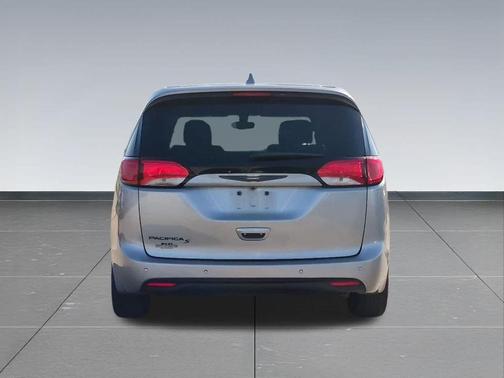 Billet Silver Metallic Clearcoat 2019 Chrysler Pacifica Touring Plus