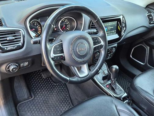 Granite Crystal Clearcoat Metallic 2019 Jeep Compass Altitude
