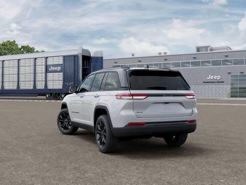 Bright White Clearcoat 2025 Jeep Grand Cherokee Limited
