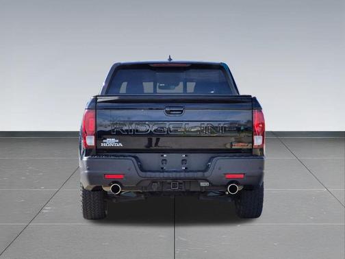Crystal Black Pearl 2025 Honda Ridgeline TrailSport