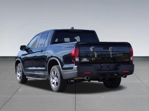 Crystal Black Pearl 2025 Honda Ridgeline TrailSport