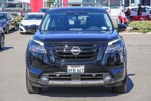 Photo 2 of 30 of 2022 Nissan Pathfinder SL