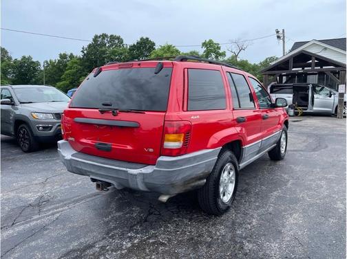 Red 2000 Jeep Grand Cherokee Laredo 4WD