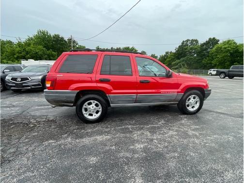 Red 2000 Jeep Grand Cherokee Laredo 4WD