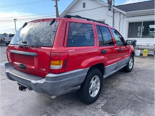 Red 2000 Jeep Grand Cherokee Laredo 4WD