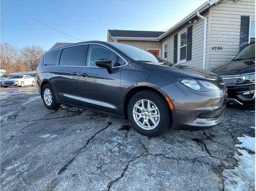 2022 Chrysler Voyager LX