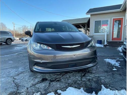2022 Chrysler Voyager LX